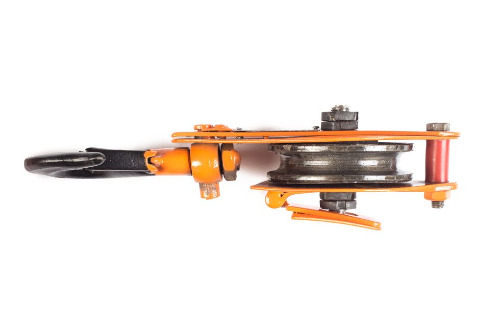 Блок монтажный однорольный с  крюком TOR 0,5 т с откидной щекой