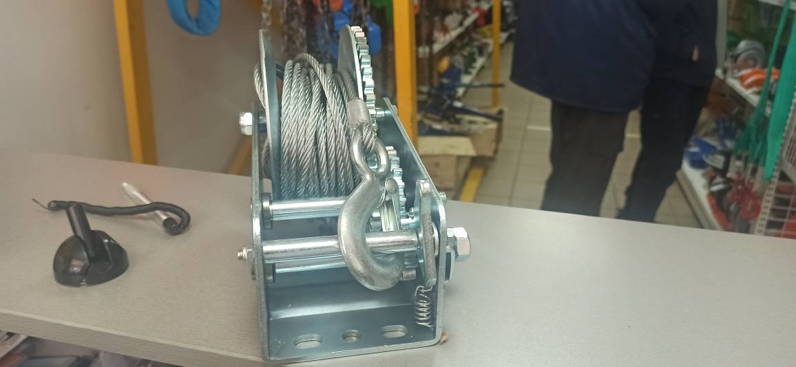 Лебедка ручная барабанная  с тросом 1000кг  10м оцинкованная TOR LHW (серия X)