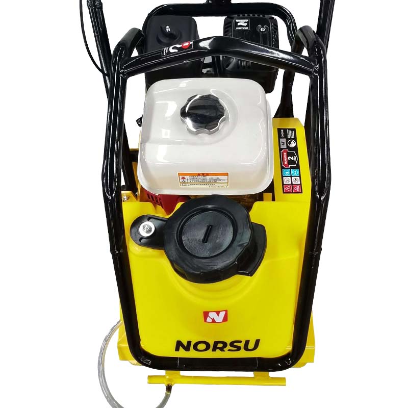 Виброплита бензиновая прямоходная NORSU RF-110TH (колесный комплект, бак для воды)