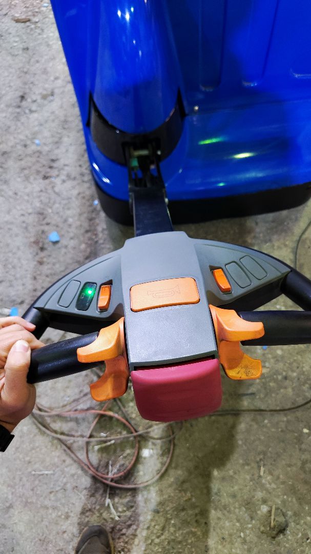 Штабелер самоходный 2,0 т 3,5 м TOR CDD2035-WS (сопровождаемый) (к/у II) (з/н 000024254) (арт. 1022054)