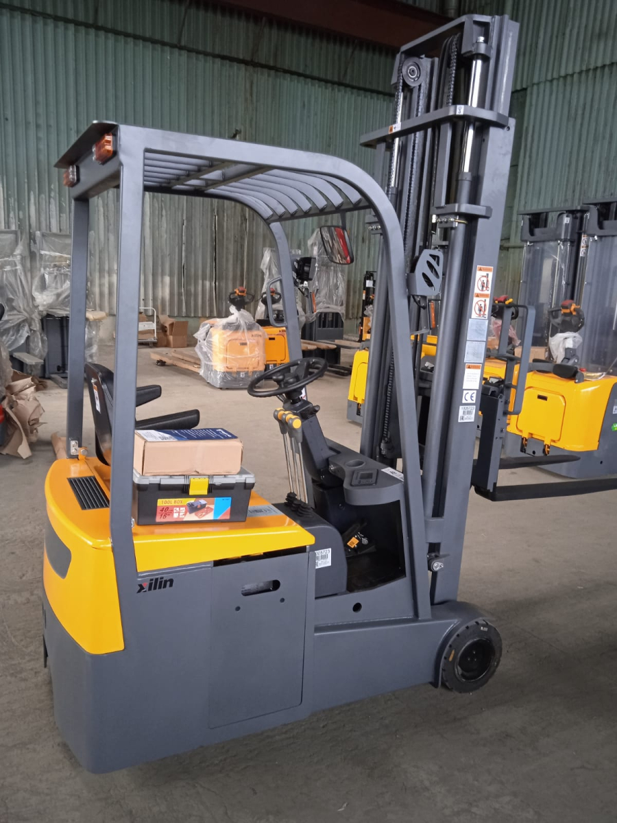 Погрузчик электрический трехопорный XILIN 1,5 т 4,5 м CPD15S-E сайдшифт