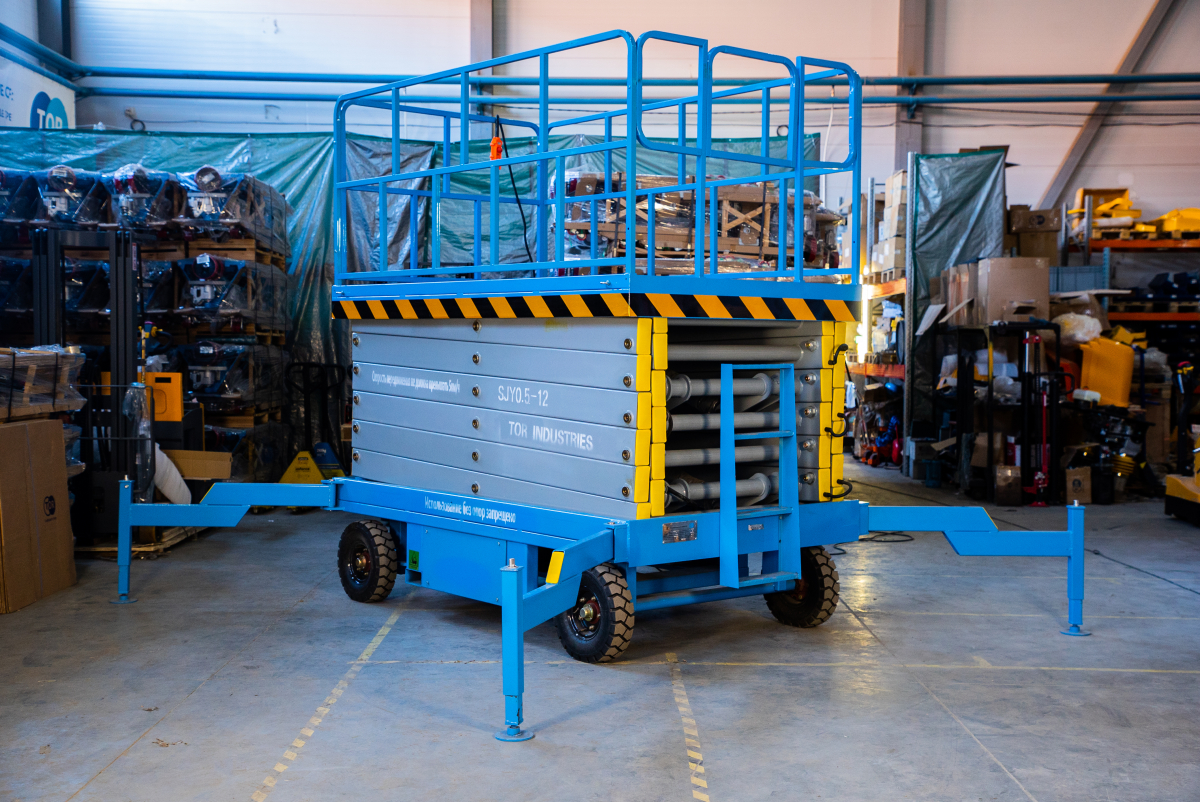 Подъемник ножничный передвижной аккумуляторный 500 кг, 12/14 м, 24/85 В/Ач TOR SJY-0,5-12 DC