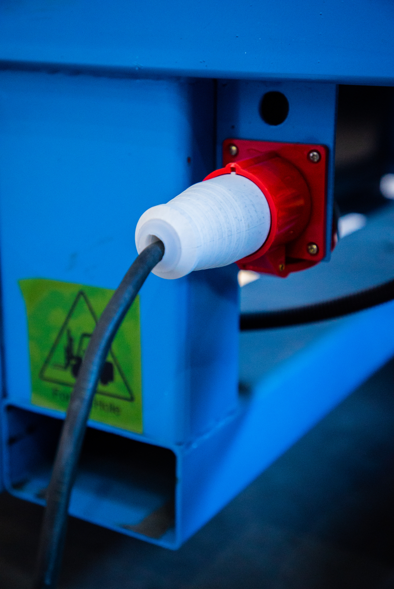 Подъемник ножничный передвижной аккумуляторный 500 кг, 12/14 м, 24/85 В/Ач TOR SJY-0,5-12 DC