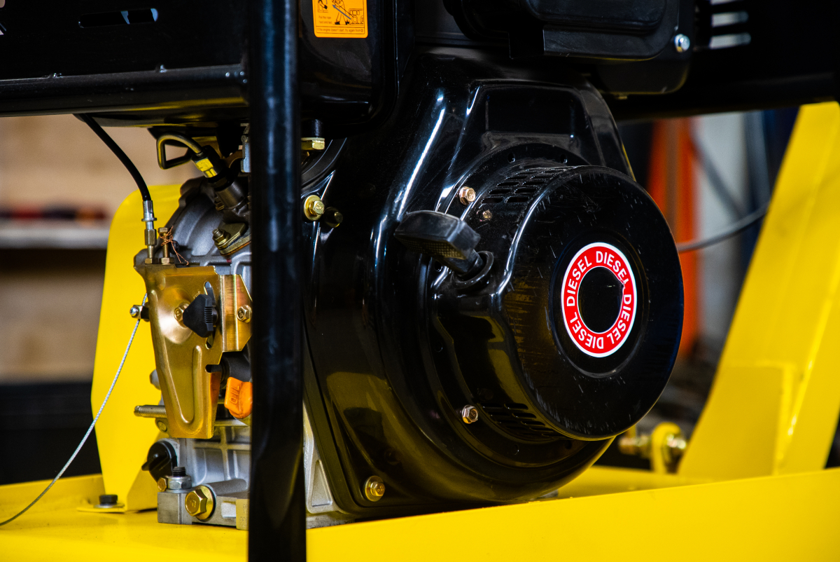 Виброплита реверсивная 235 кг, 30кН дизельная TOR C-330