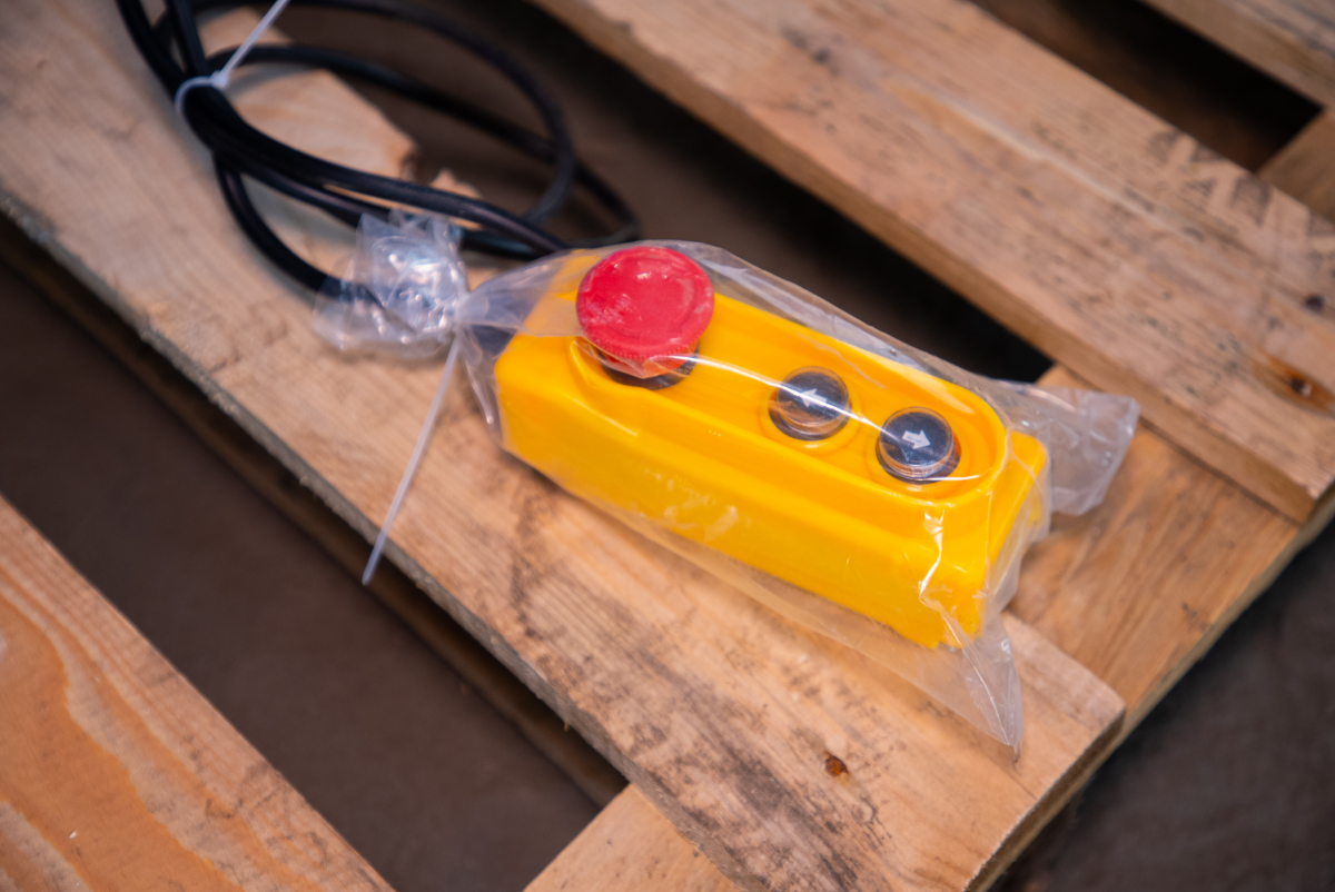 Лебедка электрическая 1000кг  70м с канатом 380В TOR KCD