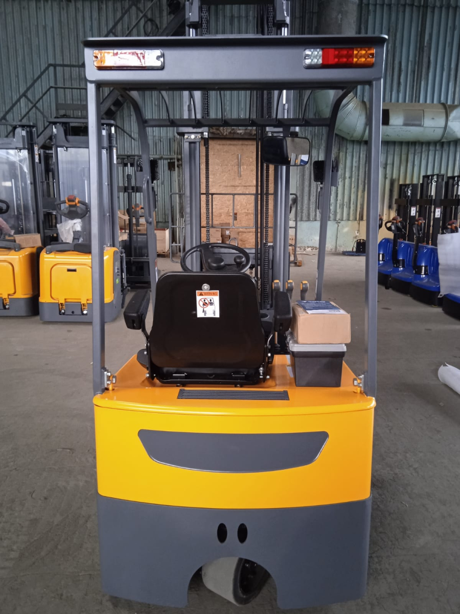 Погрузчик электрический трехопорный XILIN 1,5 т 4,5 м CPD15S-E сайдшифт