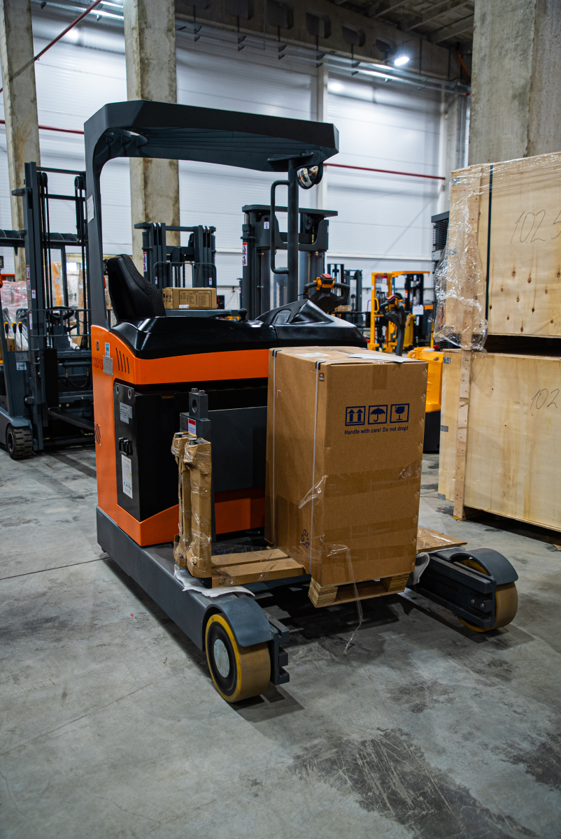 Ричтрак электрический с кабиной TOR 1,5 т 8,0 м CQD15