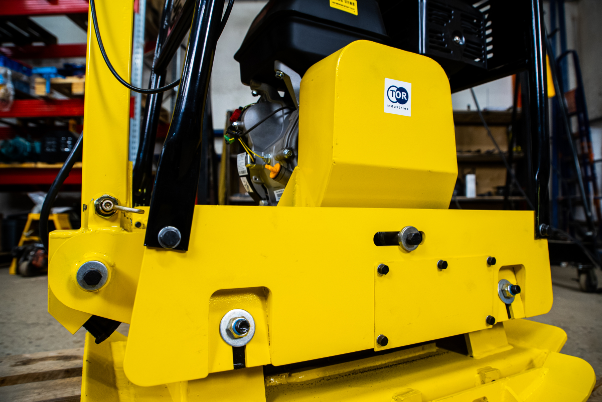 Виброплита реверсивная 235 кг, 30кН (Loncin) TOR C-330