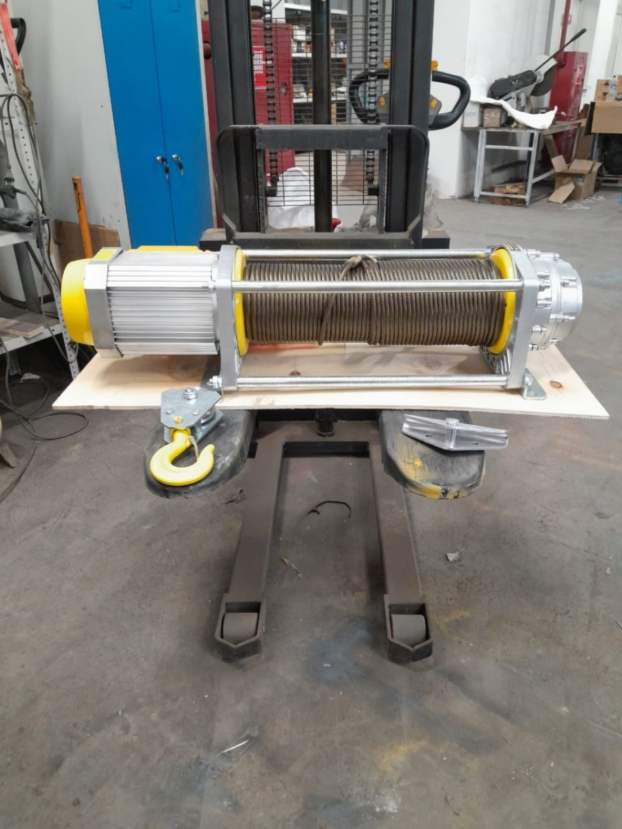 Лебедка электрическая 1250кг 100м с канатом 220В алюминиевый корпус TOR KCD(А)