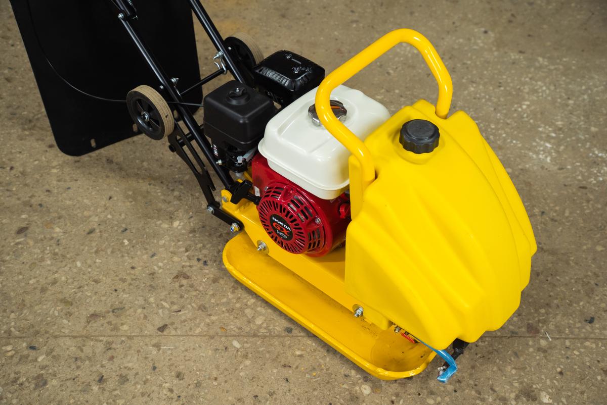 Виброплита 85 кг, 13кН (Honda) бак, коврик, колесный комплект TOR T-80