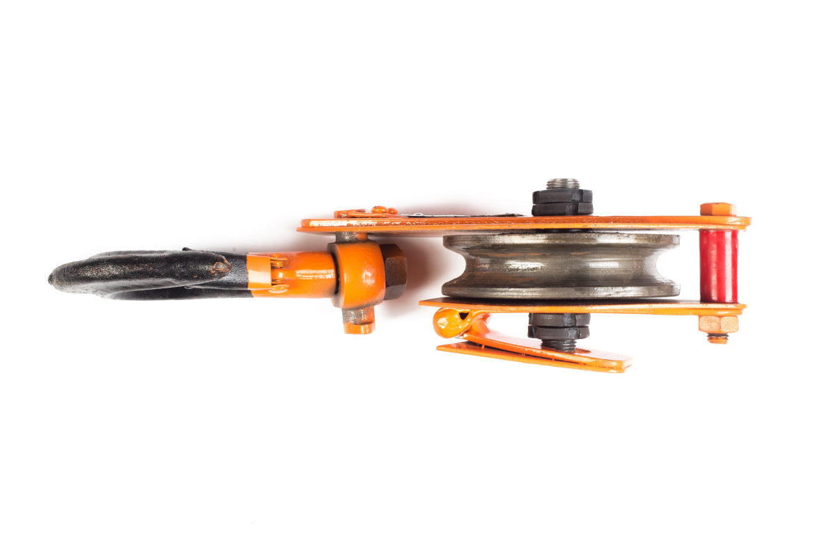 Блок монтажный однорольный с  крюком TOR 2 т с откидной щекой