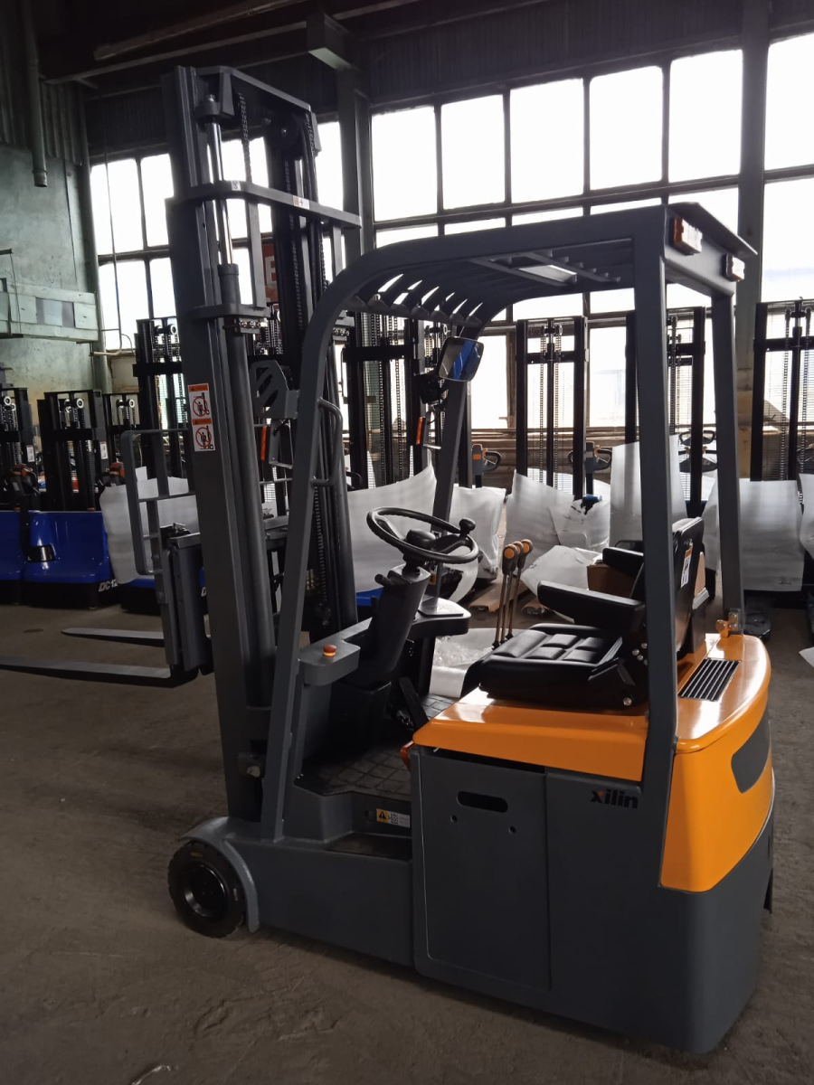 Погрузчик электрический трехопорный XILIN 1,5 т 4,5 м CPD15S-E сайдшифт