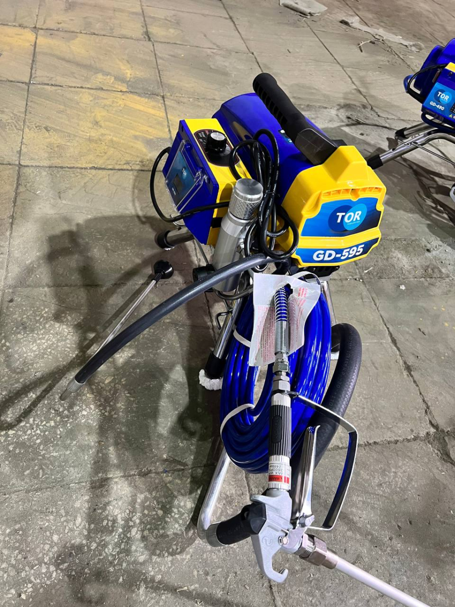 Окрасочный аппарат поршневой 290 бар, 4 л/мин, 2,8 кВт, 220 В  TOR GD-595