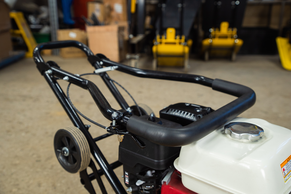 Виброплита 80 кг, 16кН (Honda) без бака колесный комплект TOR C-90L