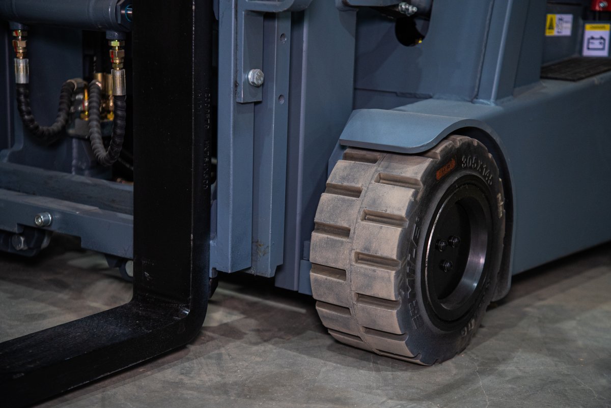 Погрузчик электрический трехопорный XILIN 1,5 т 3,5 м CPD15S-E сайдшифт