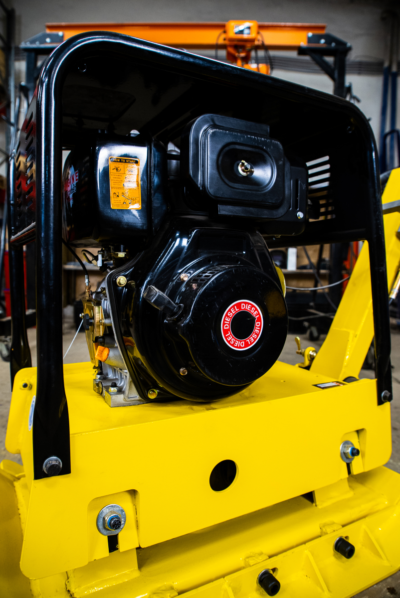 Виброплита реверсивная 235 кг, 30кН дизельная TOR C-330