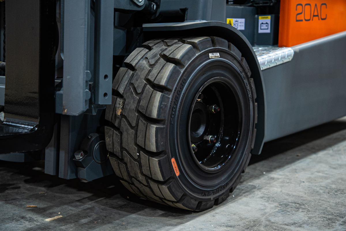 Погрузчик электрический трехопорный TOR 2,0 т 3,0 м CPD20SA-20 сайдшифт