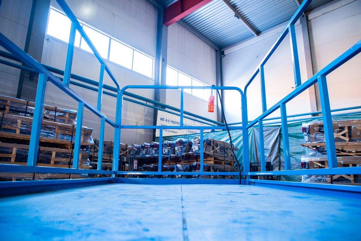 Подъемник ножничный передвижной аккумуляторный 500 кг, 12/14 м, 24/85 В/Ач TOR SJY-0,5-12 DC