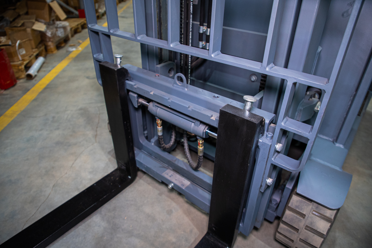 Погрузчик электрический трехопорный XILIN 1,5 т 3,5 м CPD15S-E сайдшифт