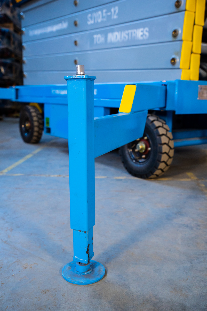 Подъемник ножничный передвижной аккумуляторный 500 кг, 12/14 м, 24/85 В/Ач TOR SJY-0,5-12 DC