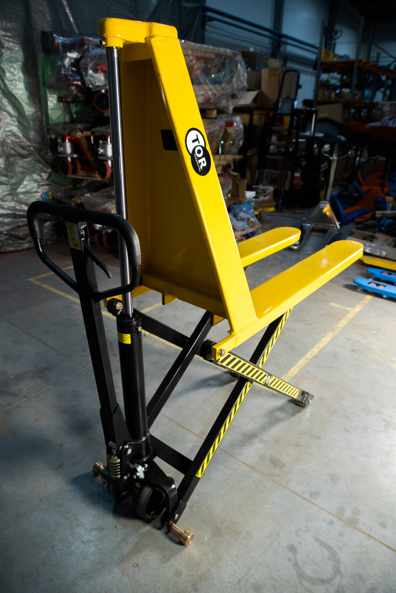 Тележка гидравлическая с ножничным подъемом 1500 кг 1150 мм полиуретановые колеса TOR HLS1500Q