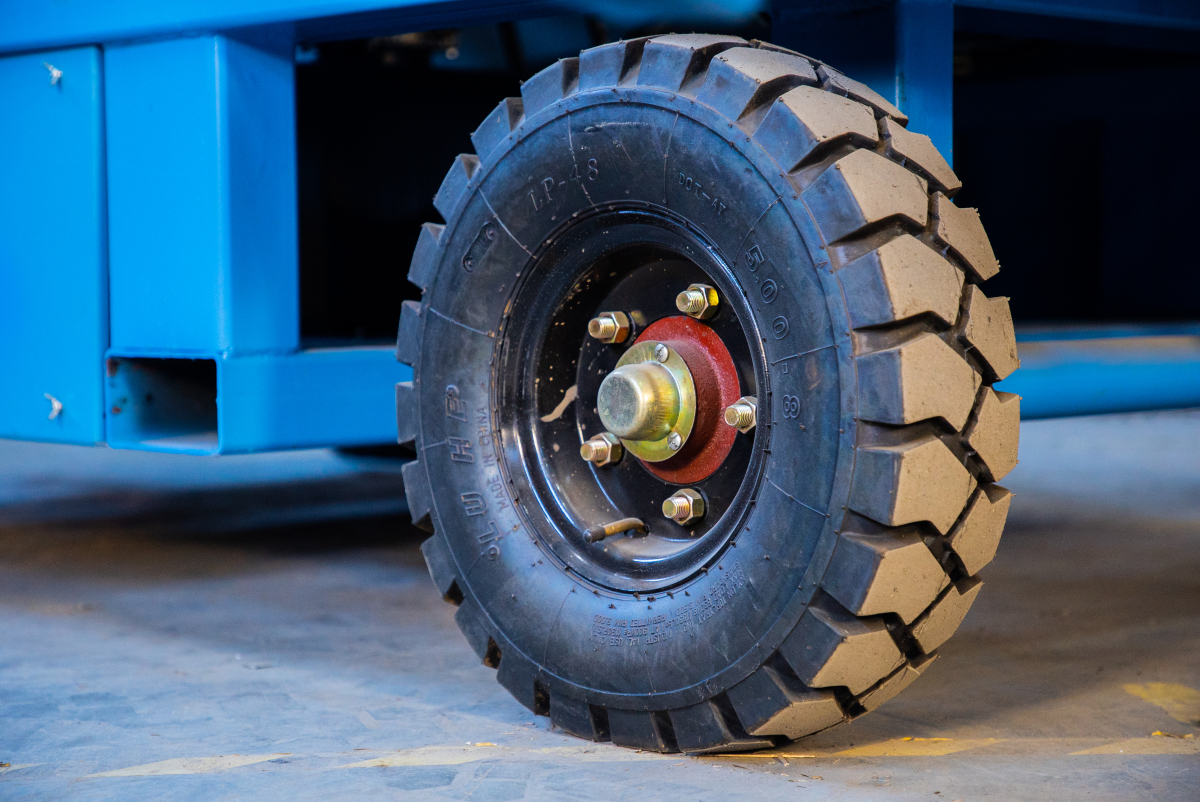 Подъемник ножничный передвижной аккумуляторный 500 кг, 12/14 м, 24/85 В/Ач TOR SJY-0,5-12 DC