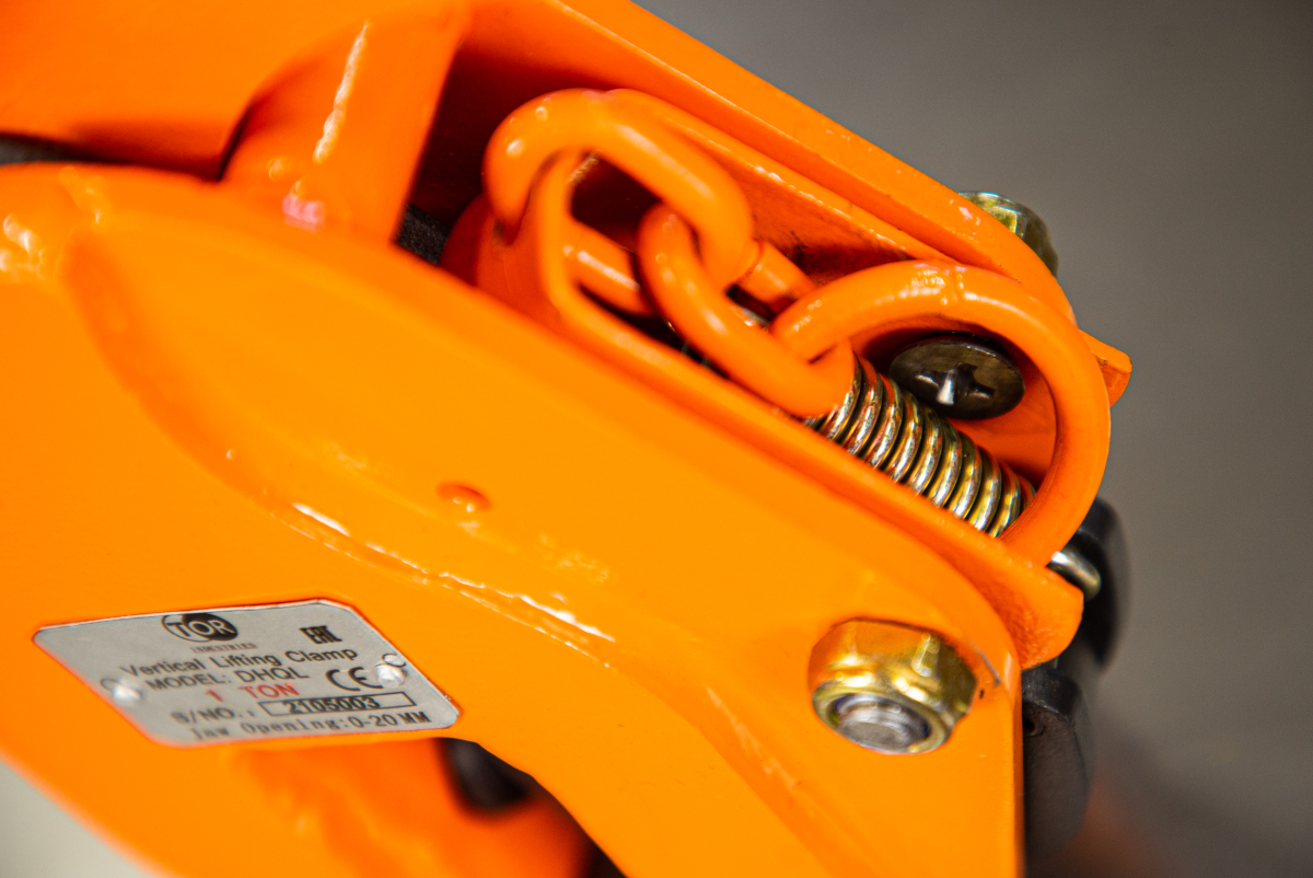 Захват вертикальный TOR DHQL (г/п 1,0 т, лист 0-22 мм)