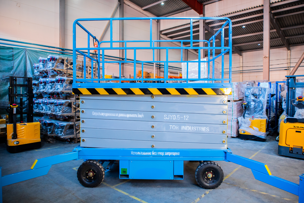 Подъемник ножничный передвижной аккумуляторный 500 кг, 12/14 м, 24/85 В/Ач TOR SJY-0,5-12 DC