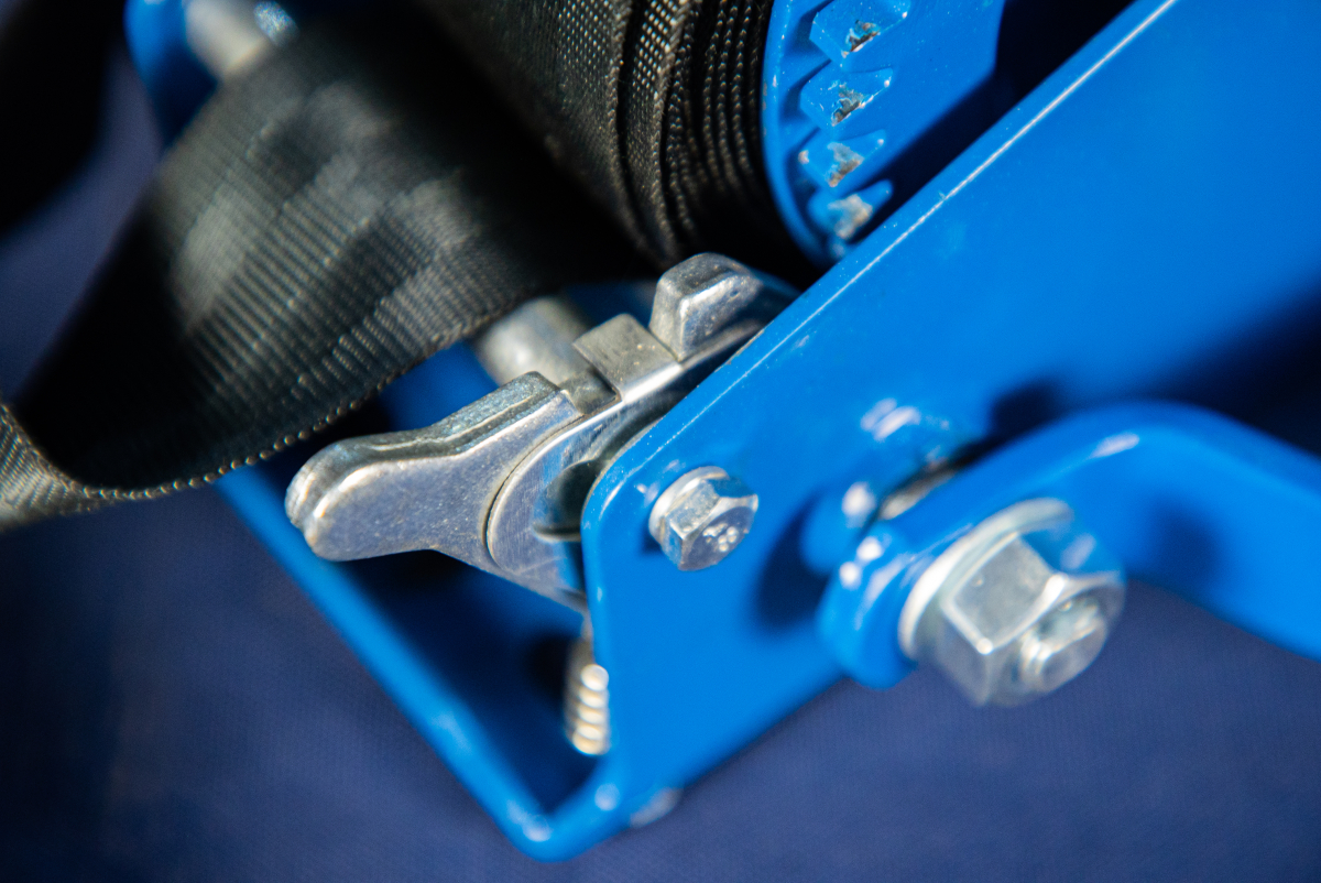 Лебедка ручная барабанная с лентой  0,5т 20 м оцинкованная TOR LHW