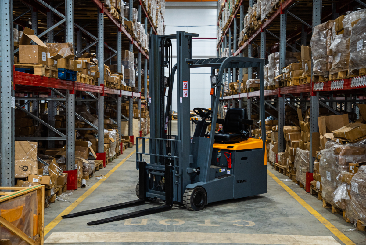 Погрузчик электрический трехопорный XILIN 1,5 т 3,5 м CPD15S-E сайдшифт