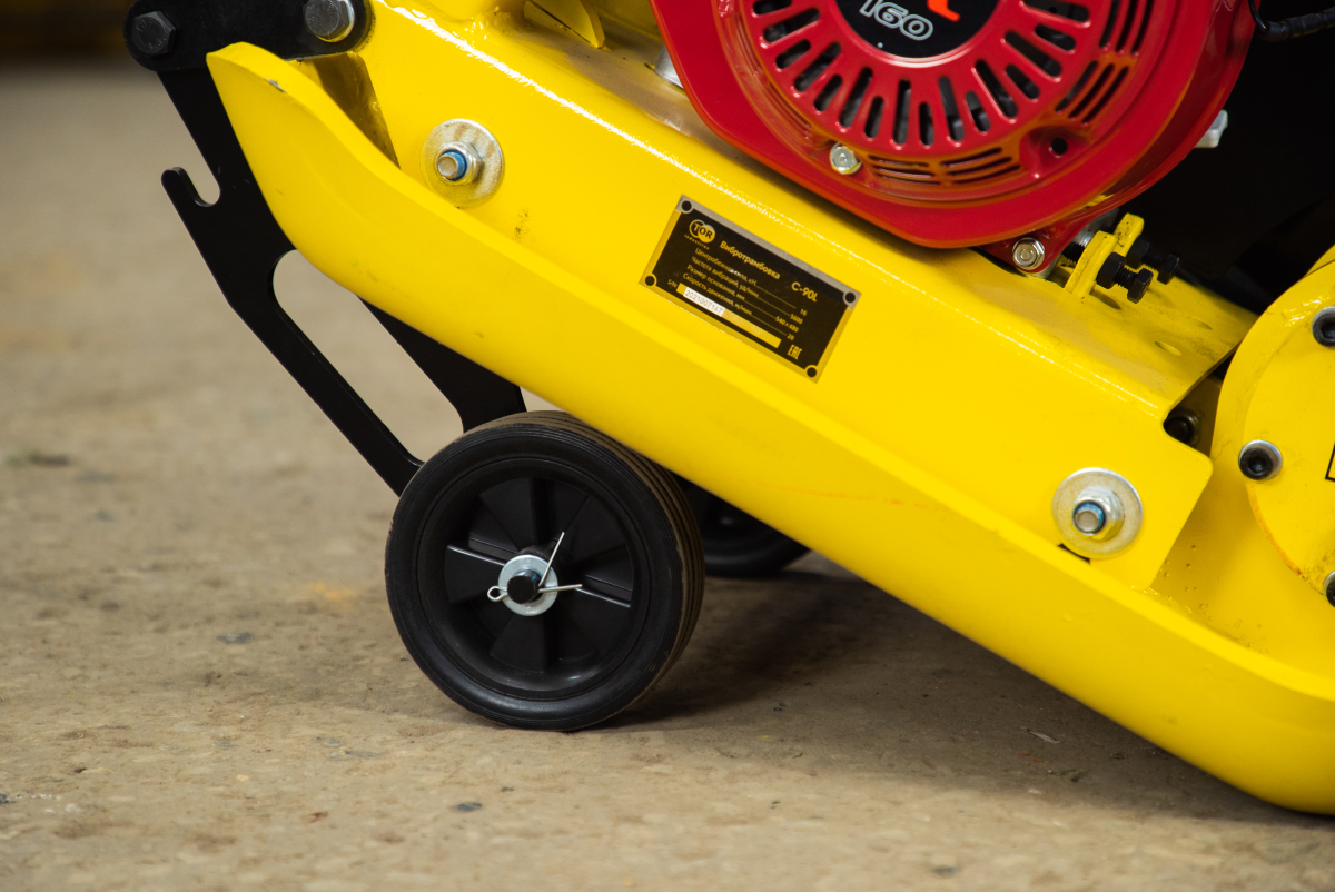 Виброплита 80 кг, 16кН (Honda) без бака колесный комплект TOR C-90L