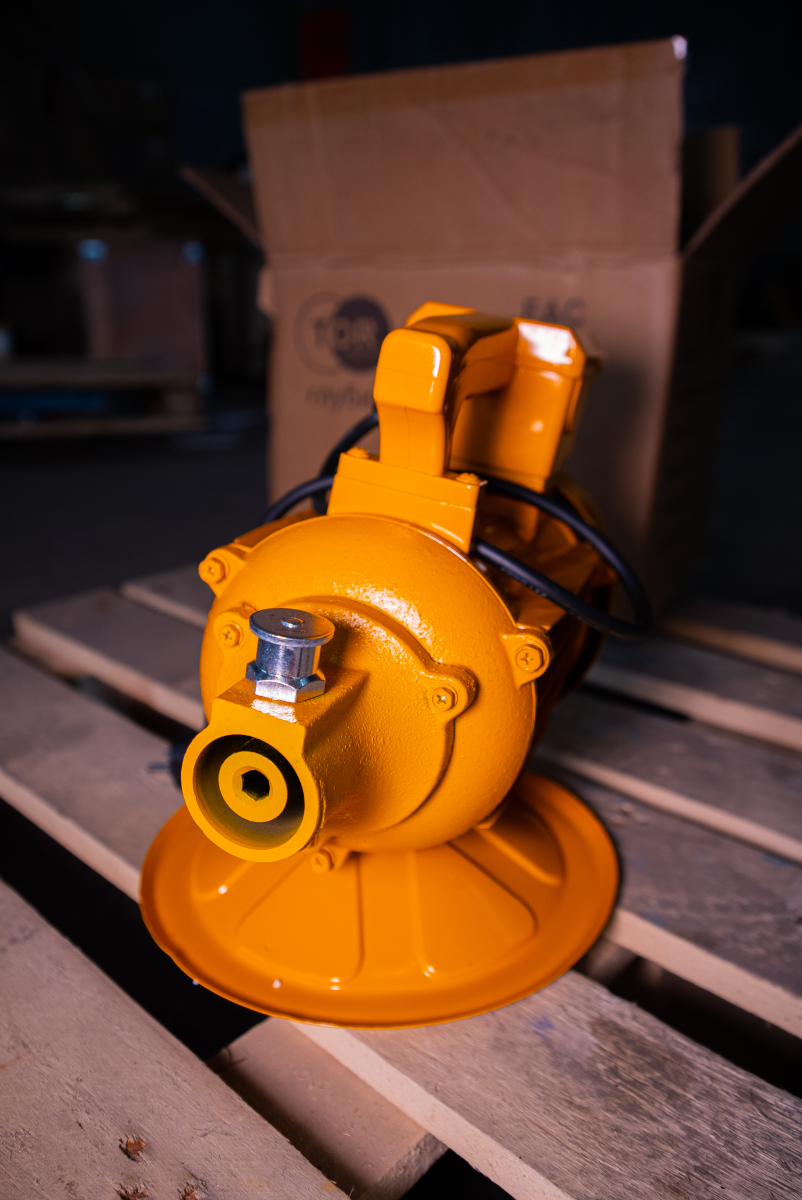 Электропривод глубинного вибратора для бетона 2,2 кВт TOR ZN70-JT (японский тип)