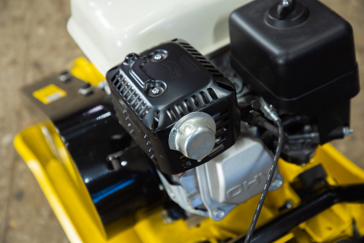 Виброплита 80 кг, 16кН (Honda) без бака колесный комплект TOR C-90L