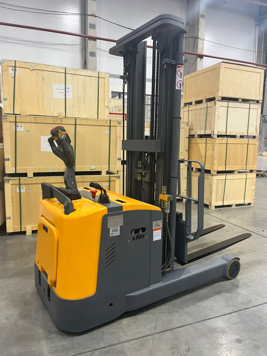 Штабелер самоходный 1,5 т 5,0 м XILIN CQD15R с выдвижной мачтой и противовесом 24/270 В/Ач