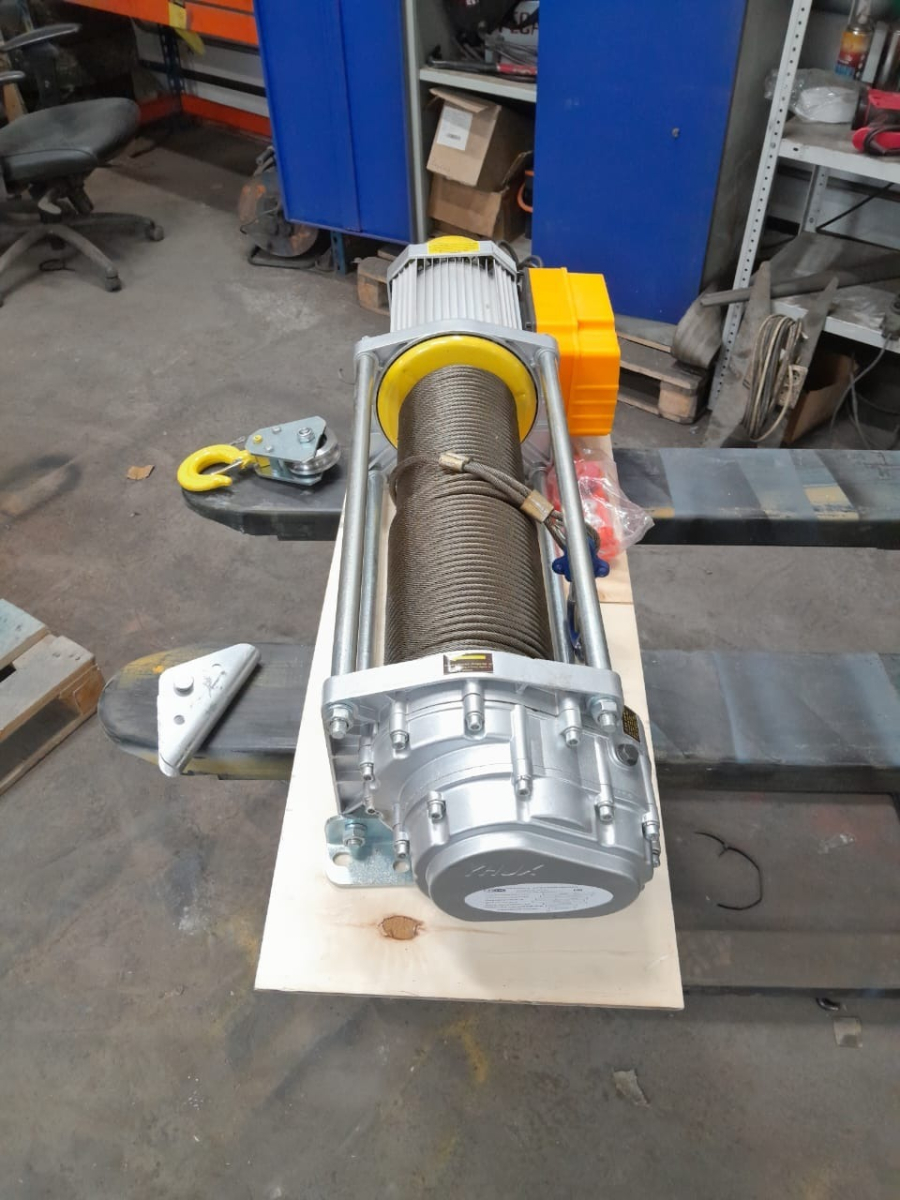 Лебедка электрическая 1250кг 100м с канатом 220В алюминиевый корпус TOR KCD(А)