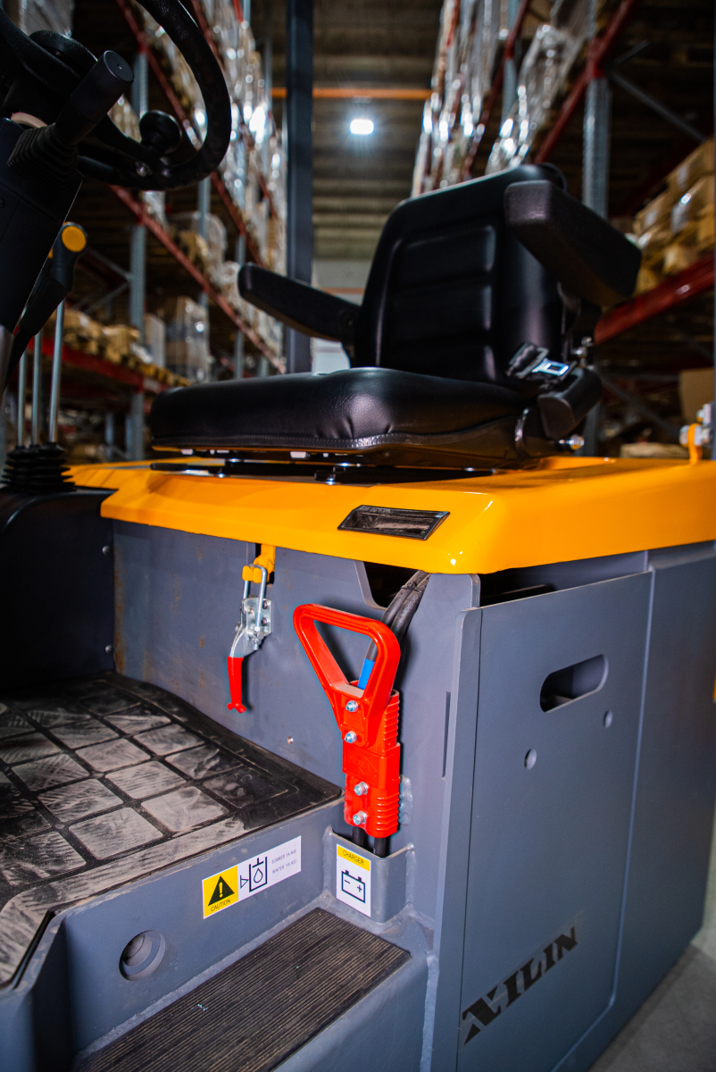 Погрузчик электрический трехопорный XILIN 1,5 т 3,5 м CPD15S-E сайдшифт