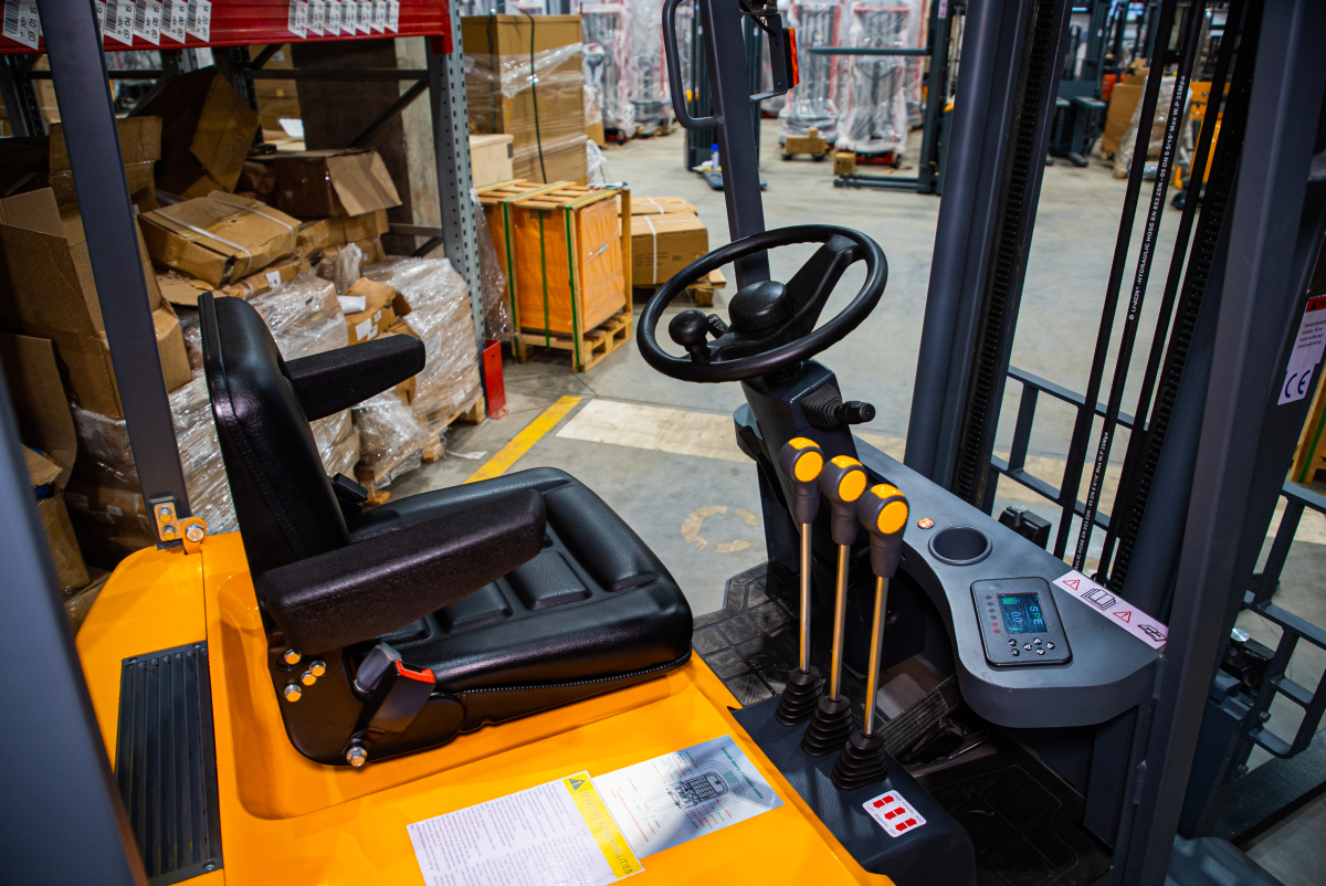 Погрузчик электрический трехопорный XILIN 1,5 т 3,5 м CPD15S-E сайдшифт