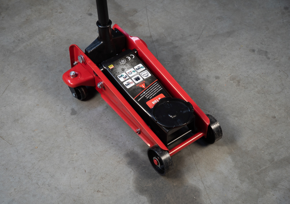 Домкрат гидравлический подкатной  3 т, 135-460 мм TOR TOR LT-FJ830003A-19