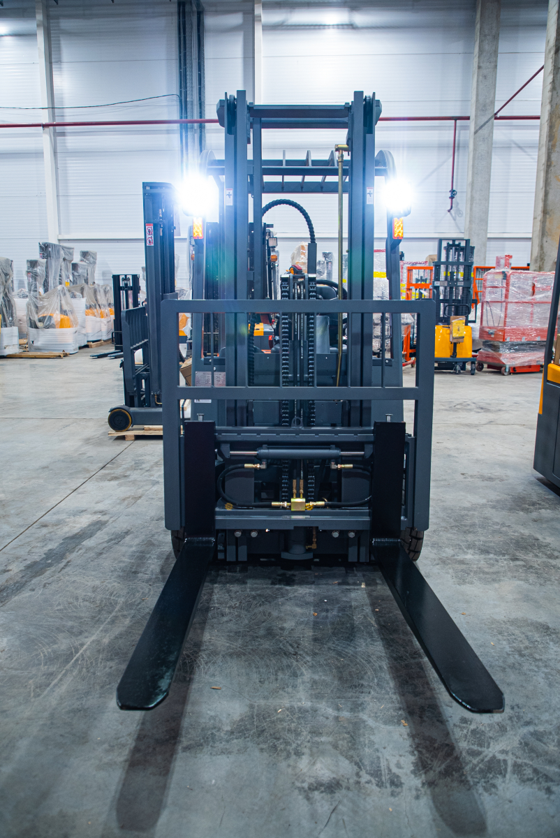 Погрузчик электрический трехопорный TOR 2,0 т 3,0 м CPD20SA-20 сайдшифт