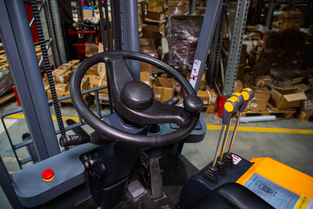 Погрузчик электрический трехопорный XILIN 1,5 т 3,5 м CPD15S-E сайдшифт