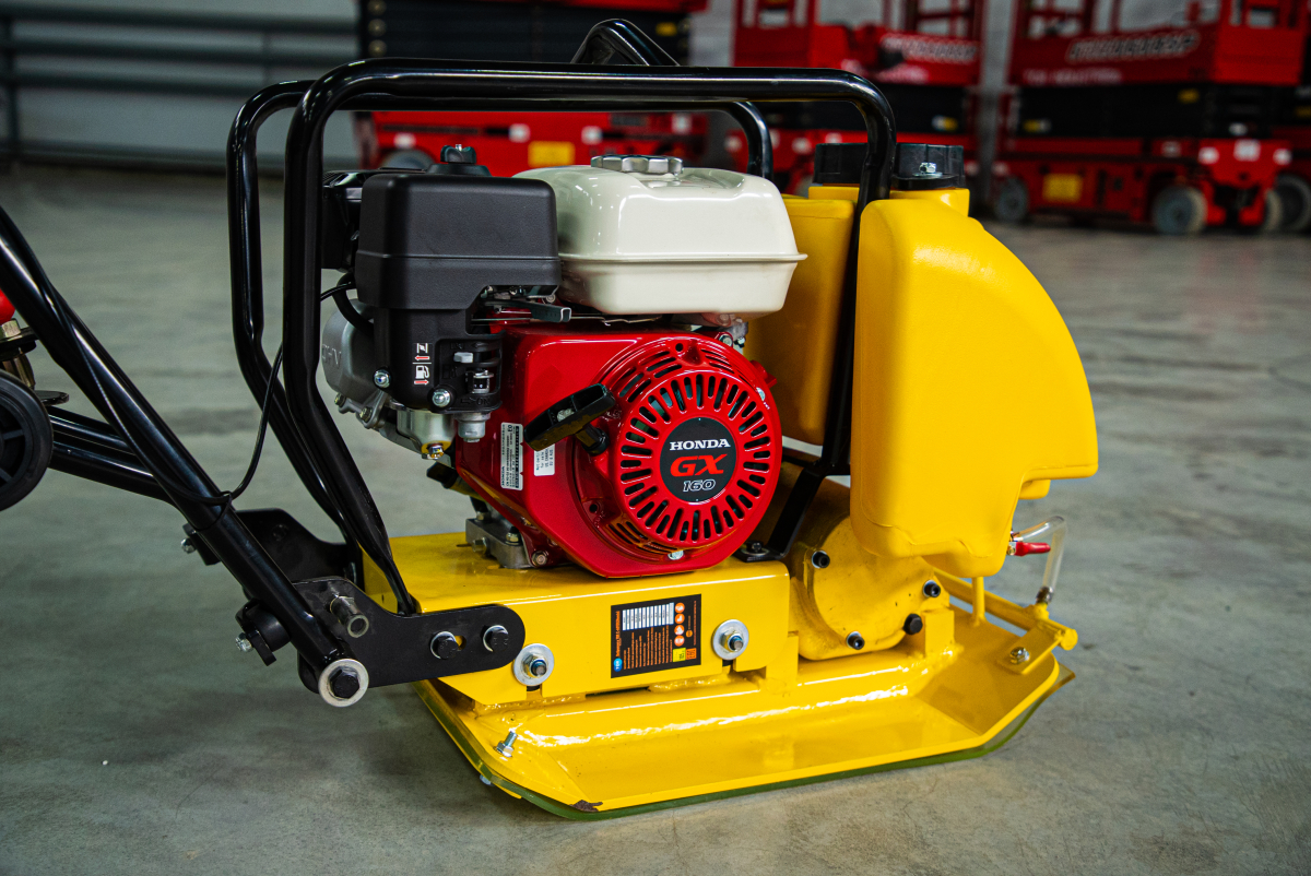 Виброплита 70 кг, 10,5кН (Honda) бак, коврик, колесный комплект TOR C-60T