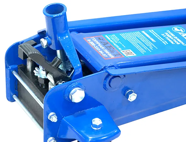 Профессиональный подкатной домкрат T31202 AE&T 2,5т