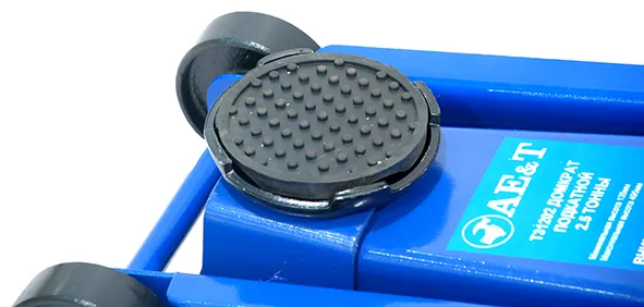 Профессиональный подкатной домкрат T31202 AE&T 2,5т